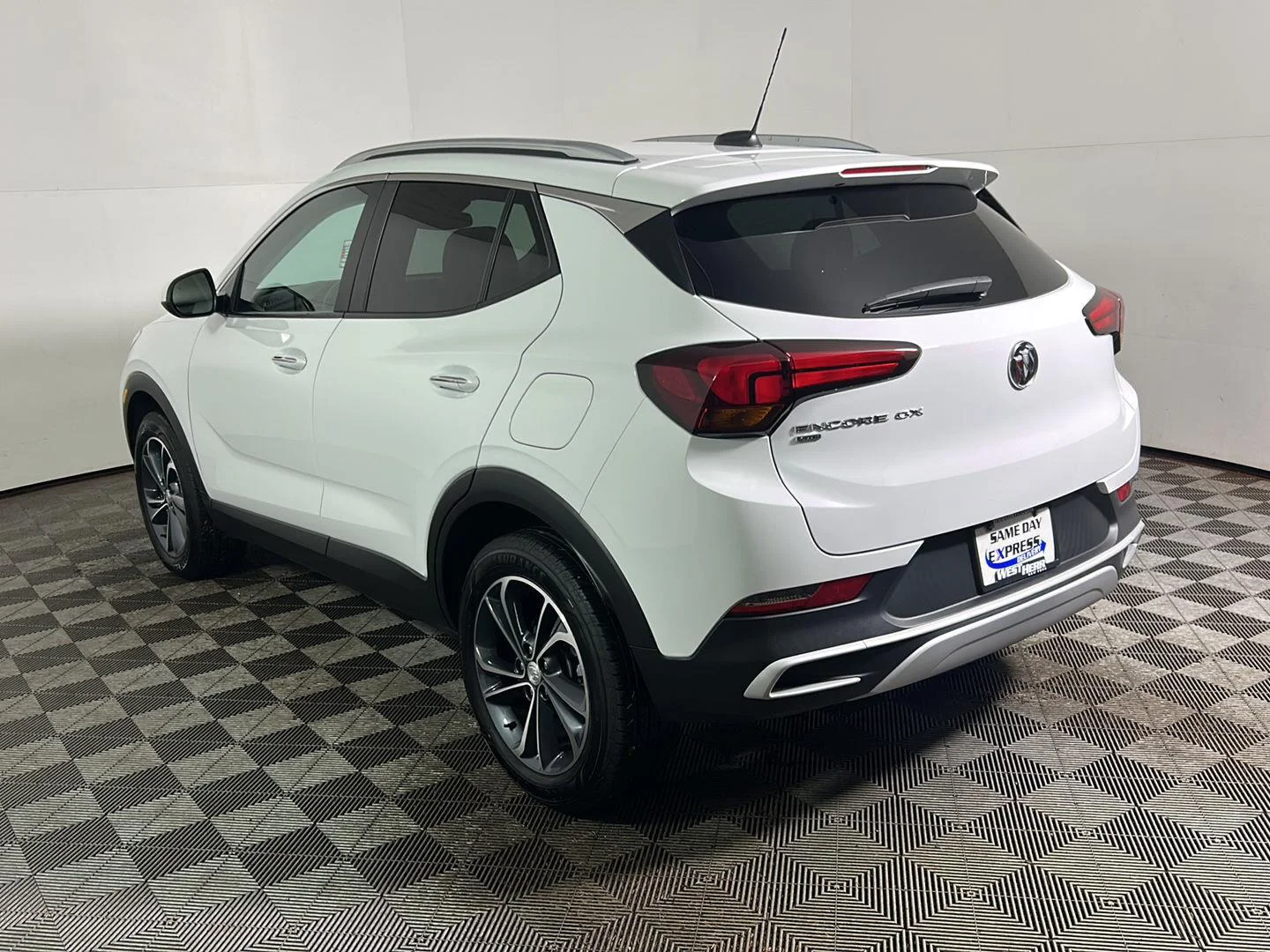 Used 2023 Summit White Buick Select image 9