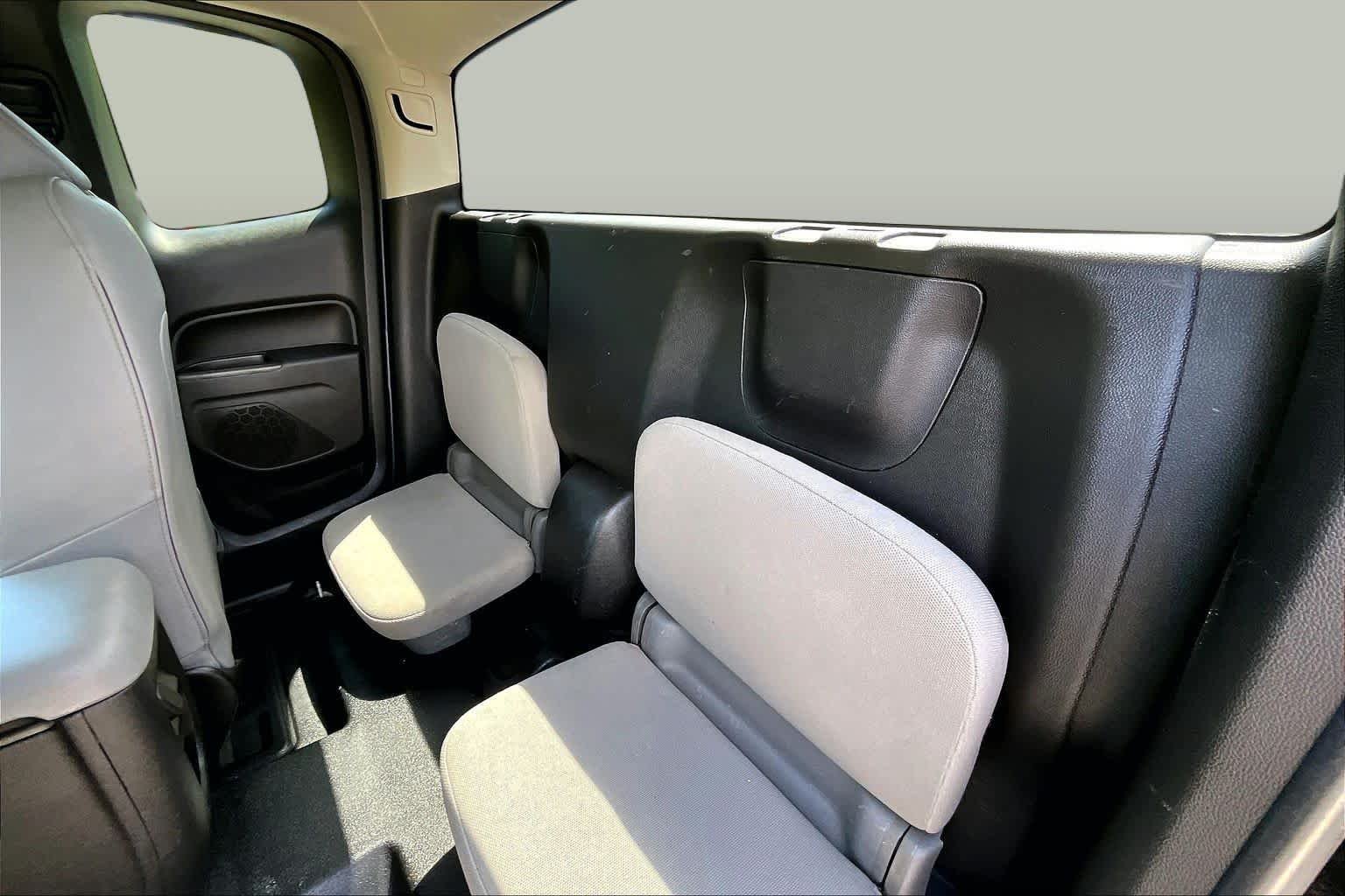 Used 2017 Onyx Black GMC 2WD SL image 21