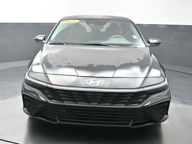 Used 2025 Black Hyundai SEL Sport image 2