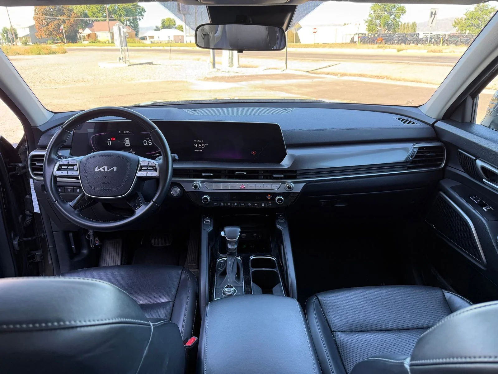 Used 2025 Green Kia S image 13