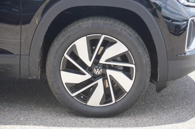 New 2026 Deep Black Pearl Volkswagen 2.0T SE W/TECHNOLOGY image 5