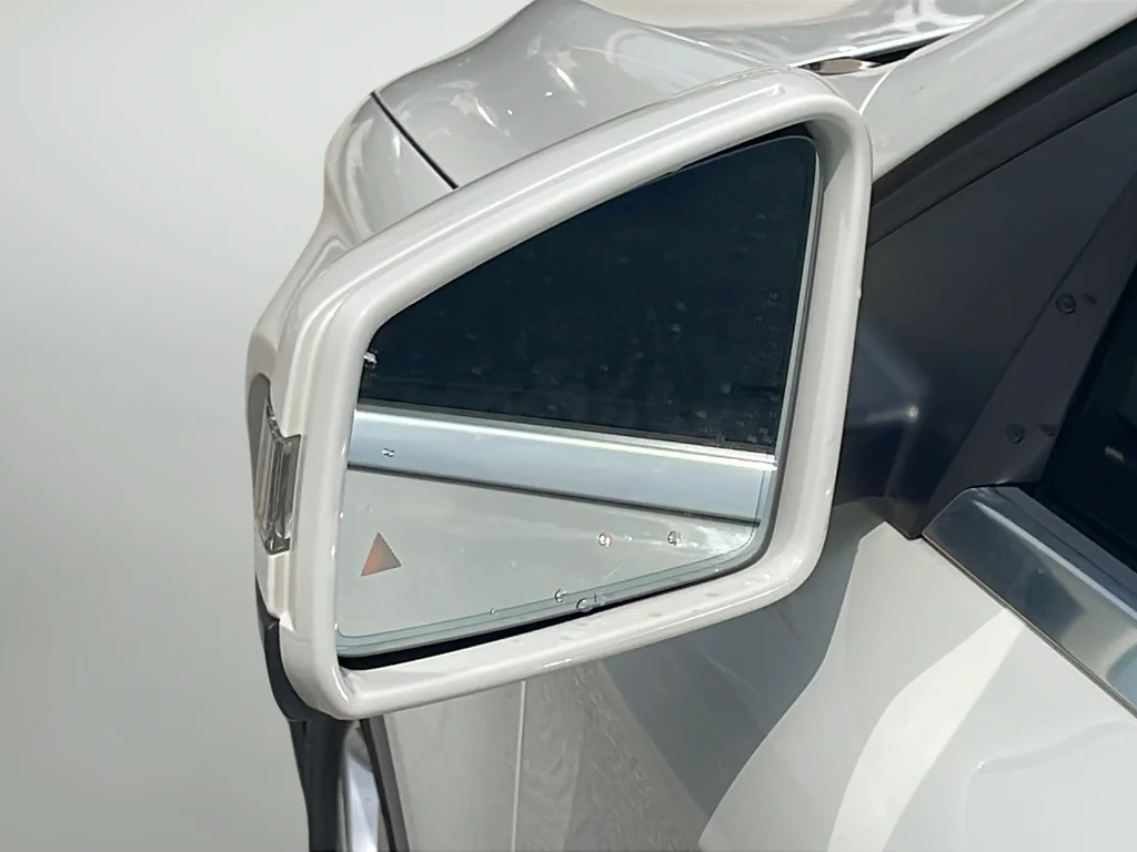Used 2018 White Mercedes-Benz GLA 250 image 43