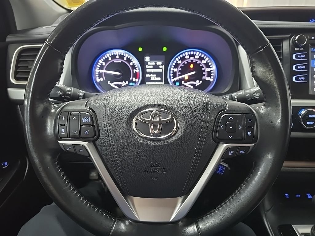 Used 2019 Silver Toyota XLE image 19