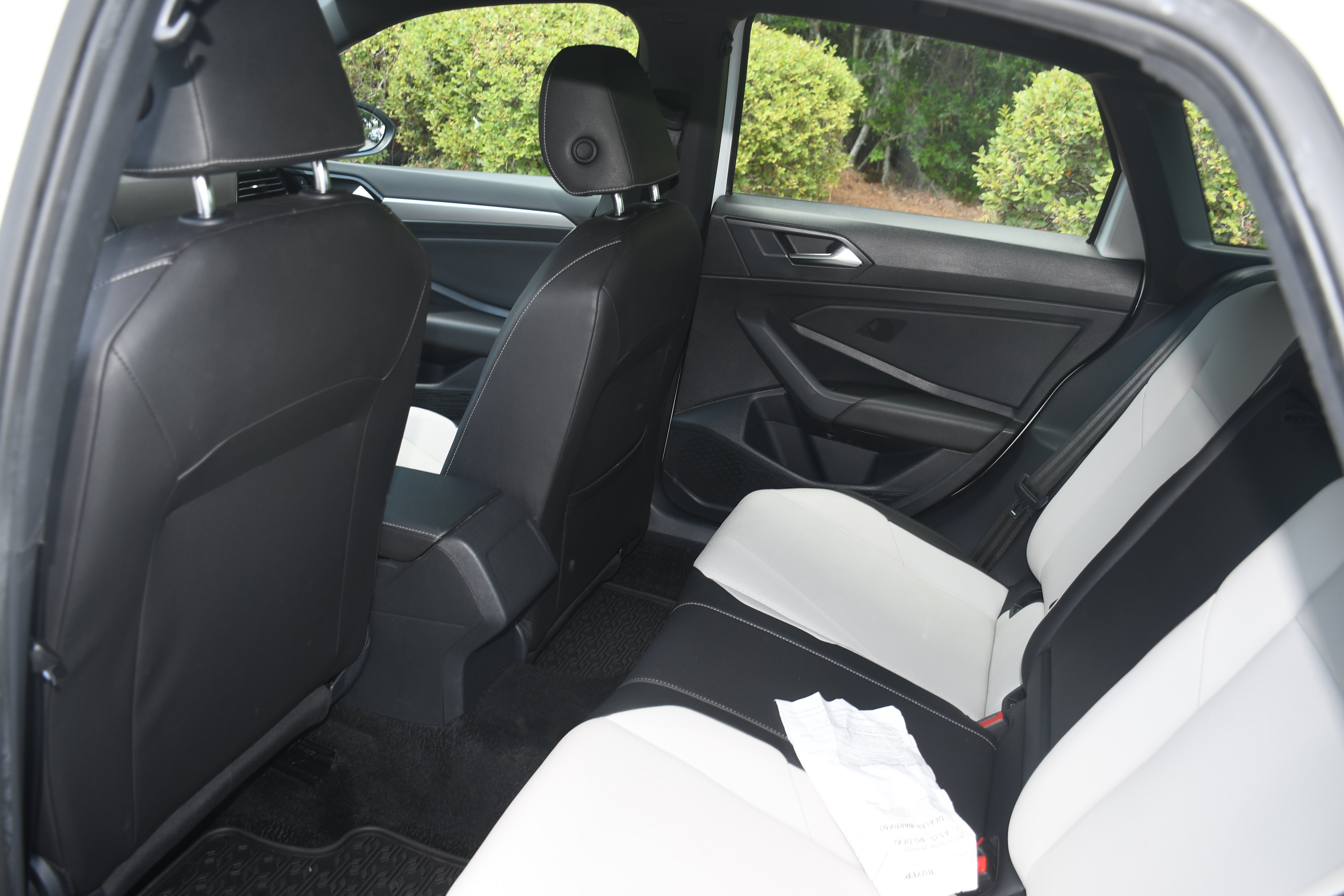 Used 2021  Volkswagen R-Line image 16