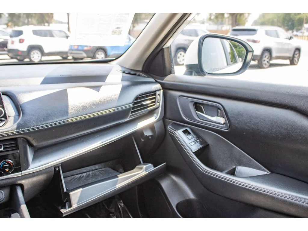 Used 2024 Everest White Pearl Nissan SV image 51