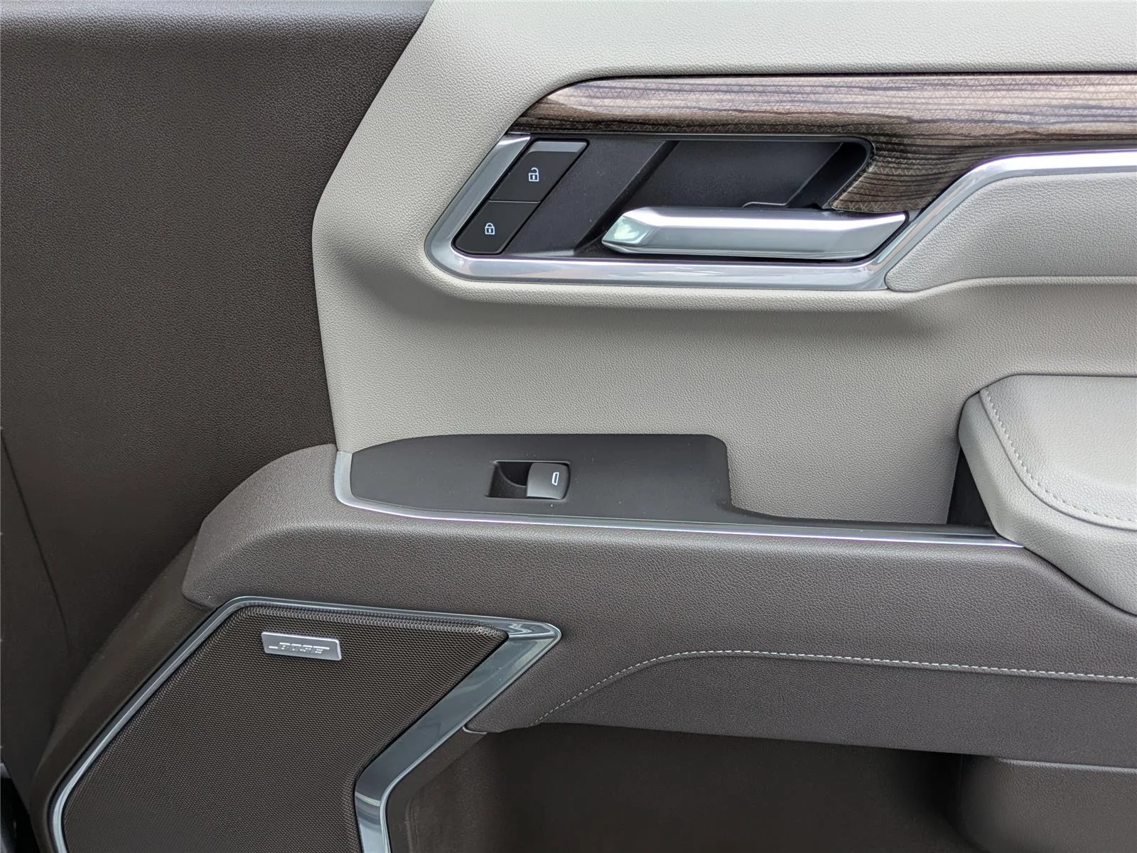 Used 2025 Sterling Gray Metallic Chevrolet RST image 32
