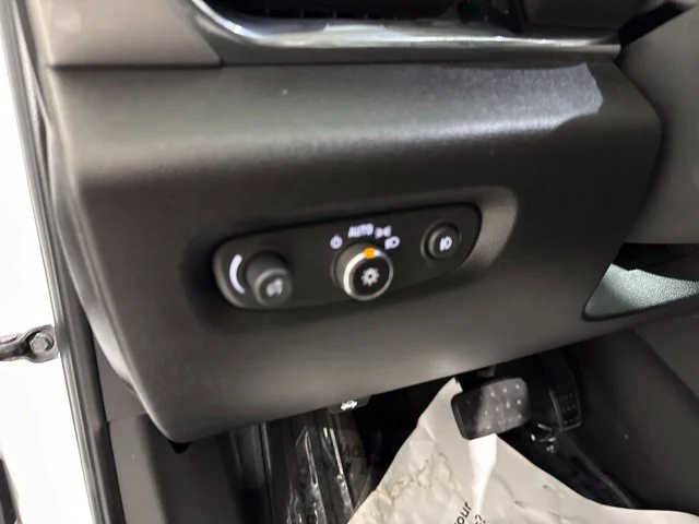 Used 2020 White Chevrolet 3LT image 21