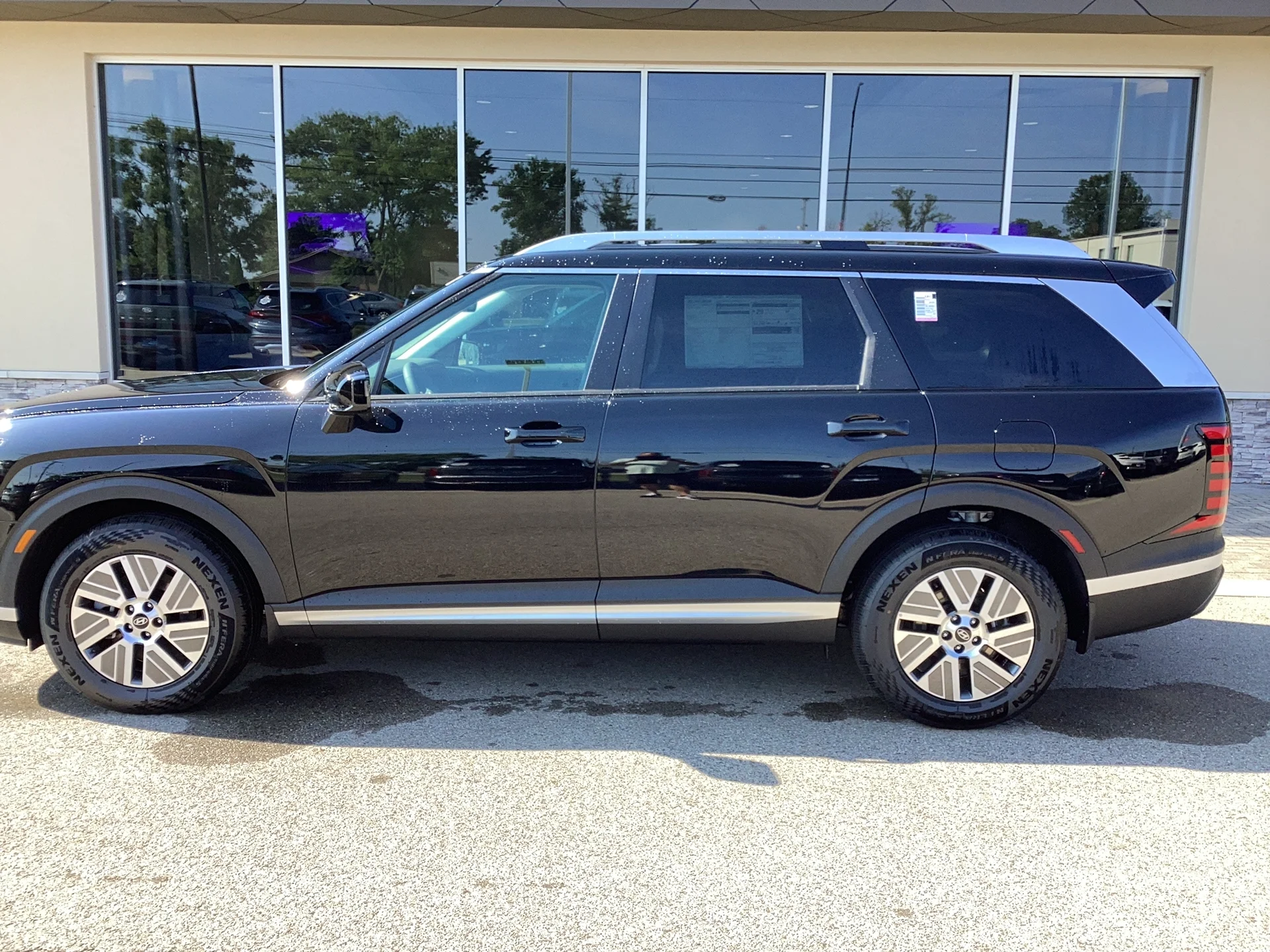 New 2026 Abyss Black Pearl Hyundai SEL 7P image 4