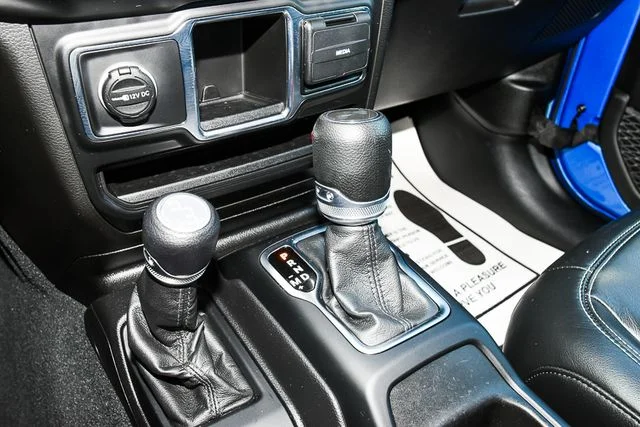 Used 2022 Blue Jeep Sport image 28