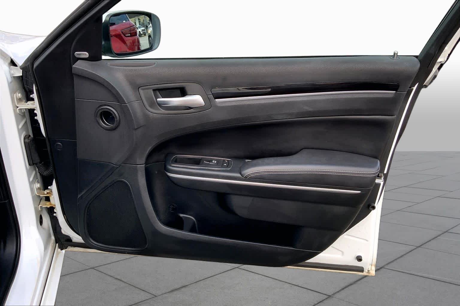 Used 2018 Bright White Clearcoat Chrysler 300S image 20