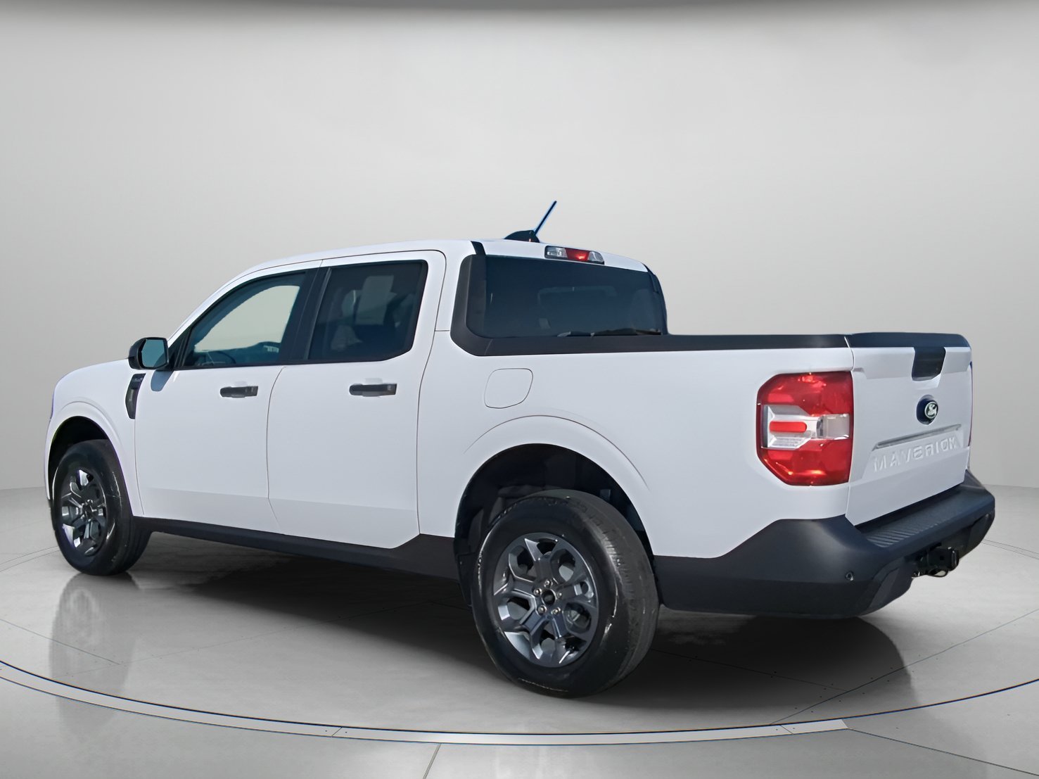 New 2026 Oxford White Ford XLT image 18
