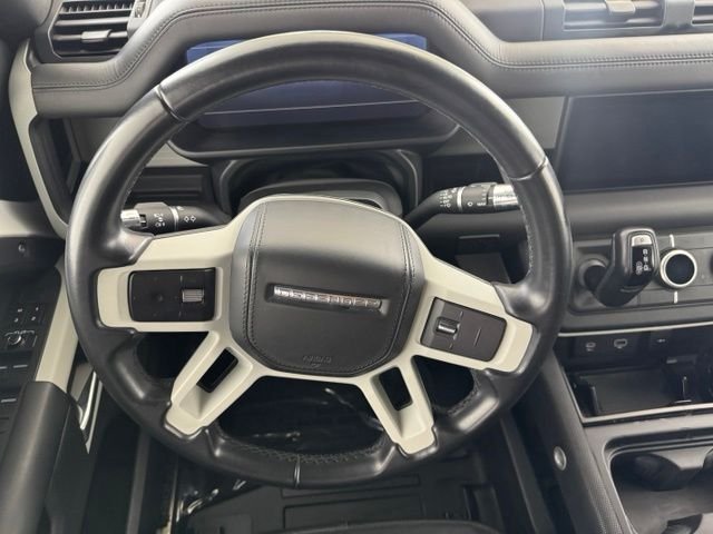 Used 2022 White Land Rover X-Dynamic HSE image 23