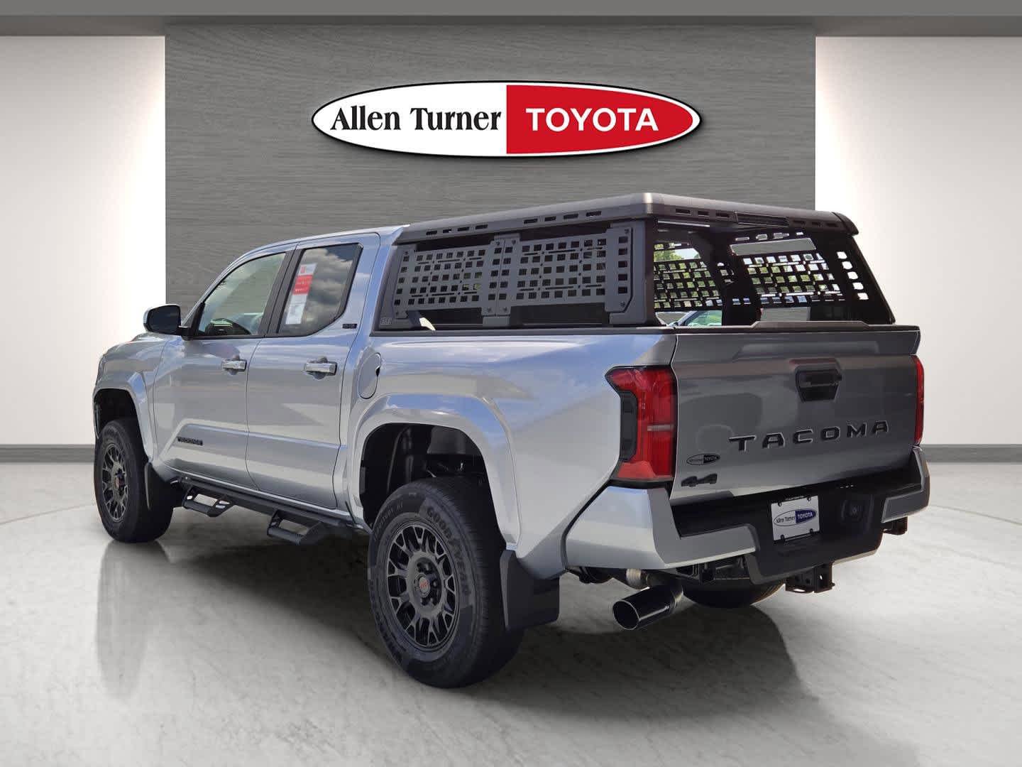 2025 Toyota Tacoma SR5 - Photo 9