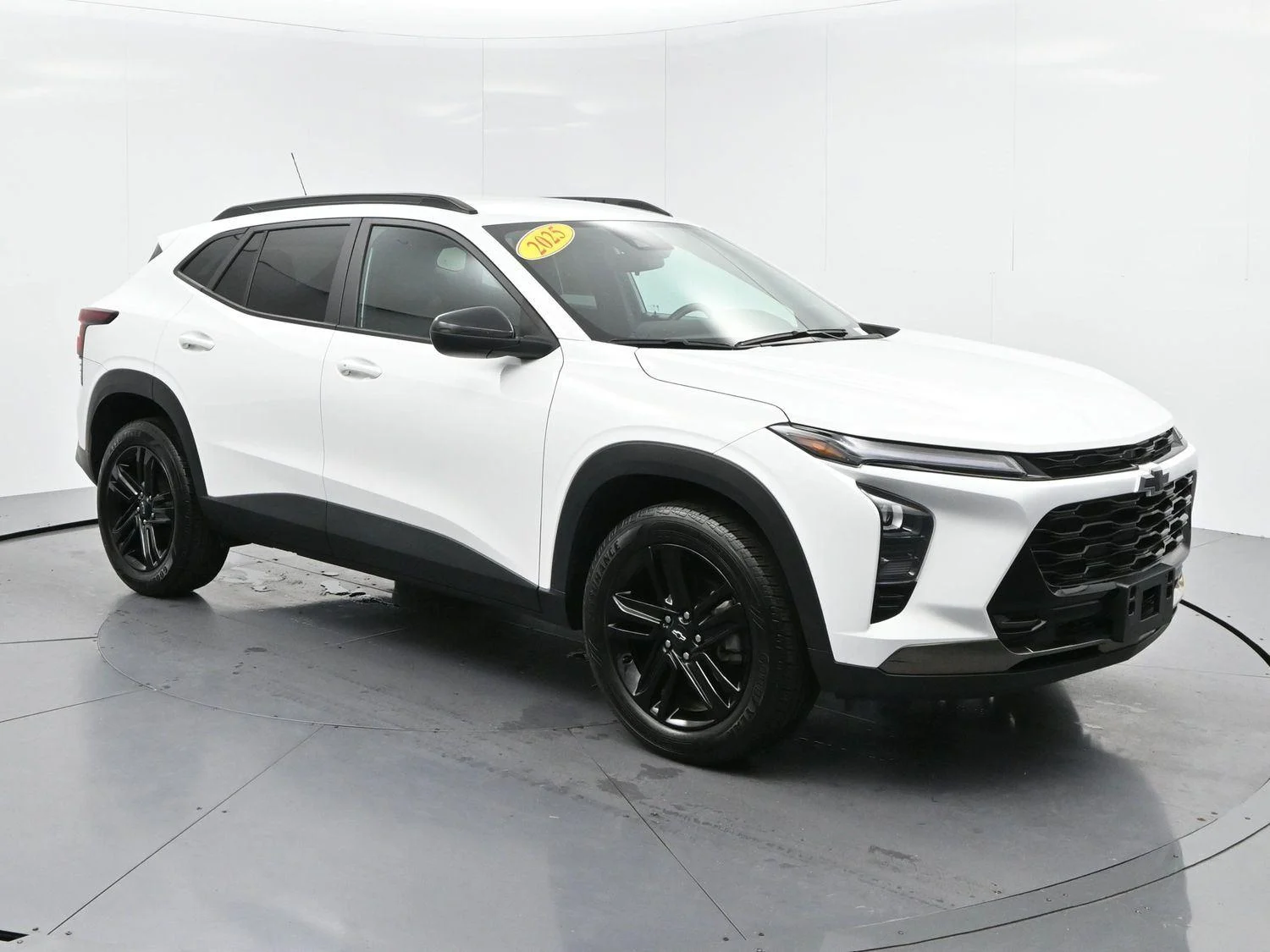 Used 2025 Summit White Chevrolet ACTIV image 2