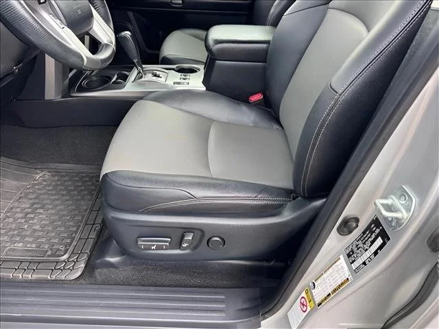 Used 2016 Silver Toyota SR5 Premium image 6