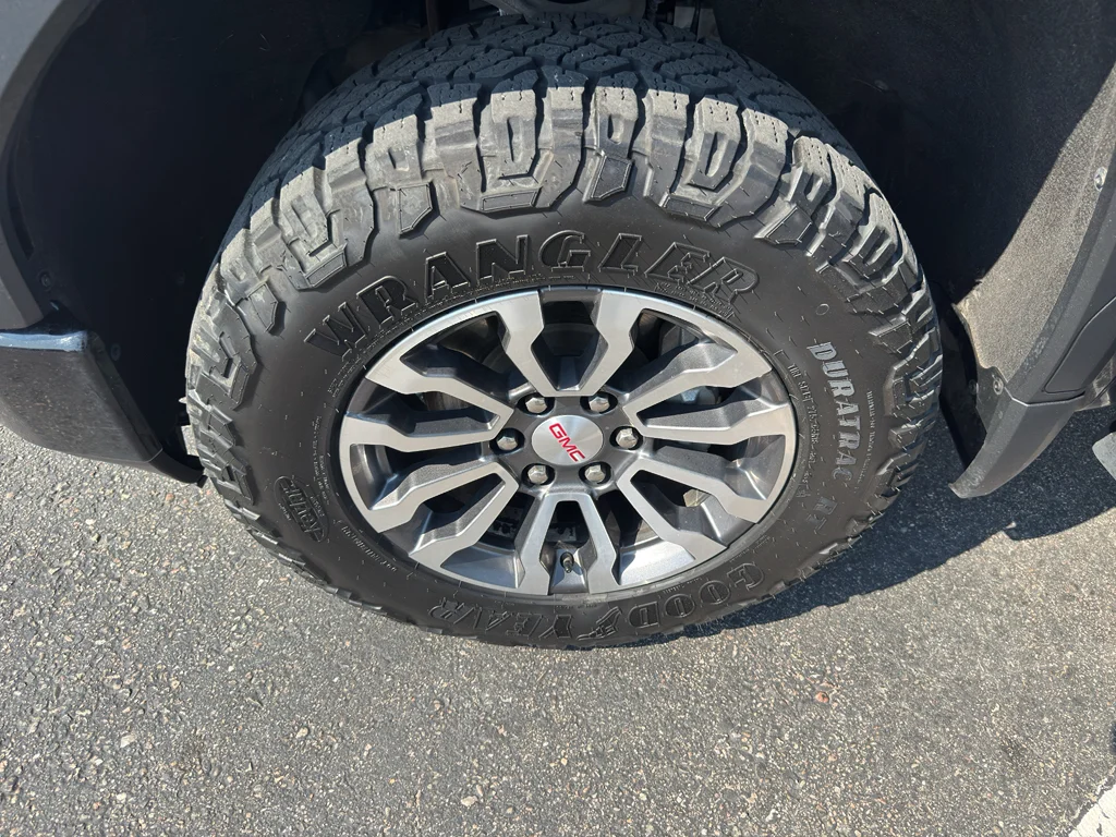 Used 2020 Onyx Black GMC AT4 image 20
