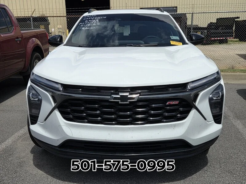 Used 2024 Summit White CHEVROLET 2RS image 2