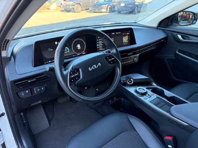 Certified Used 2024 Snow White Pearl Kia Light image 31
