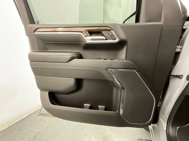 Used 2024 Gray Chevrolet LT image 9
