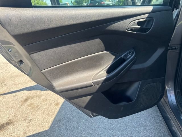 Used 2012 Grey Ford SE image 10