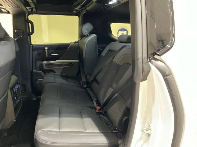 Used 2025 White GMC 2X image 23