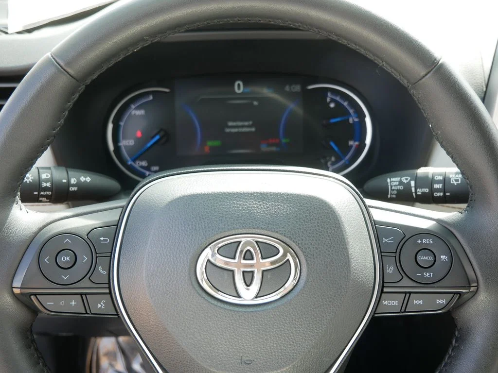 Used 2024 Beige Toyota XLE Premium image 26