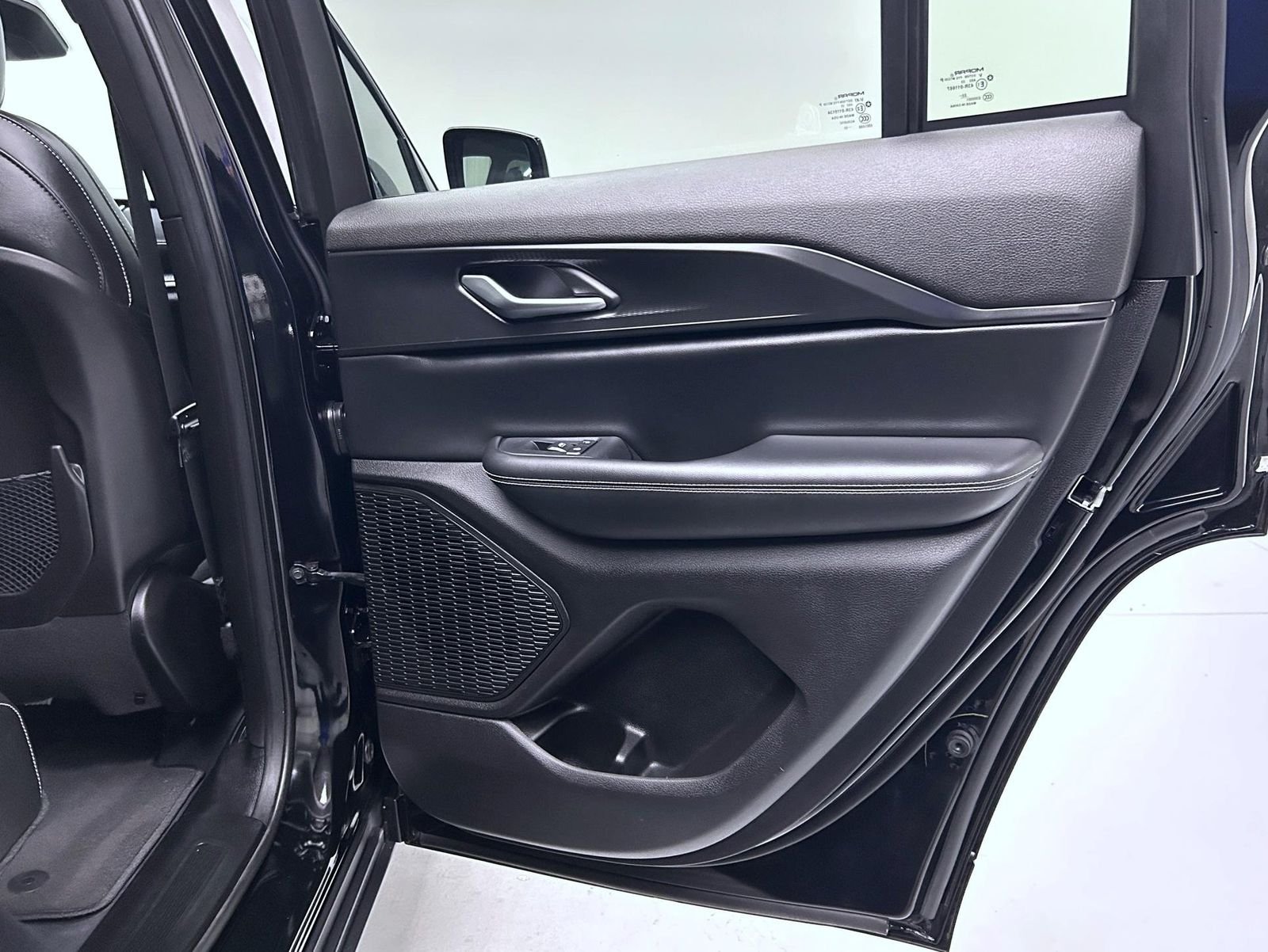 Used 2023 Black Jeep Altitude X image 17