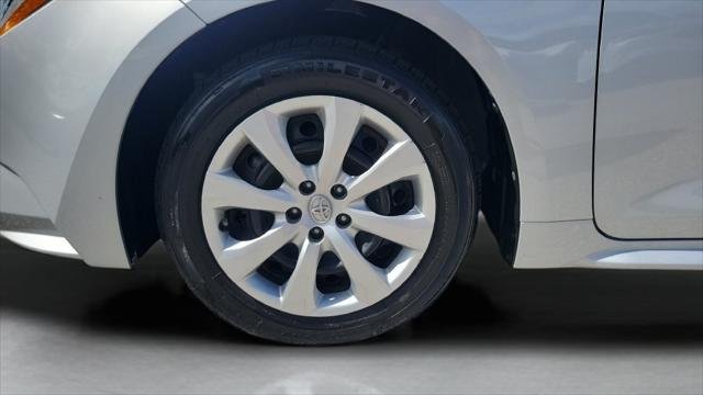 Certified Used 2020 CLASSIC SILVER MET Toyota  image 25
