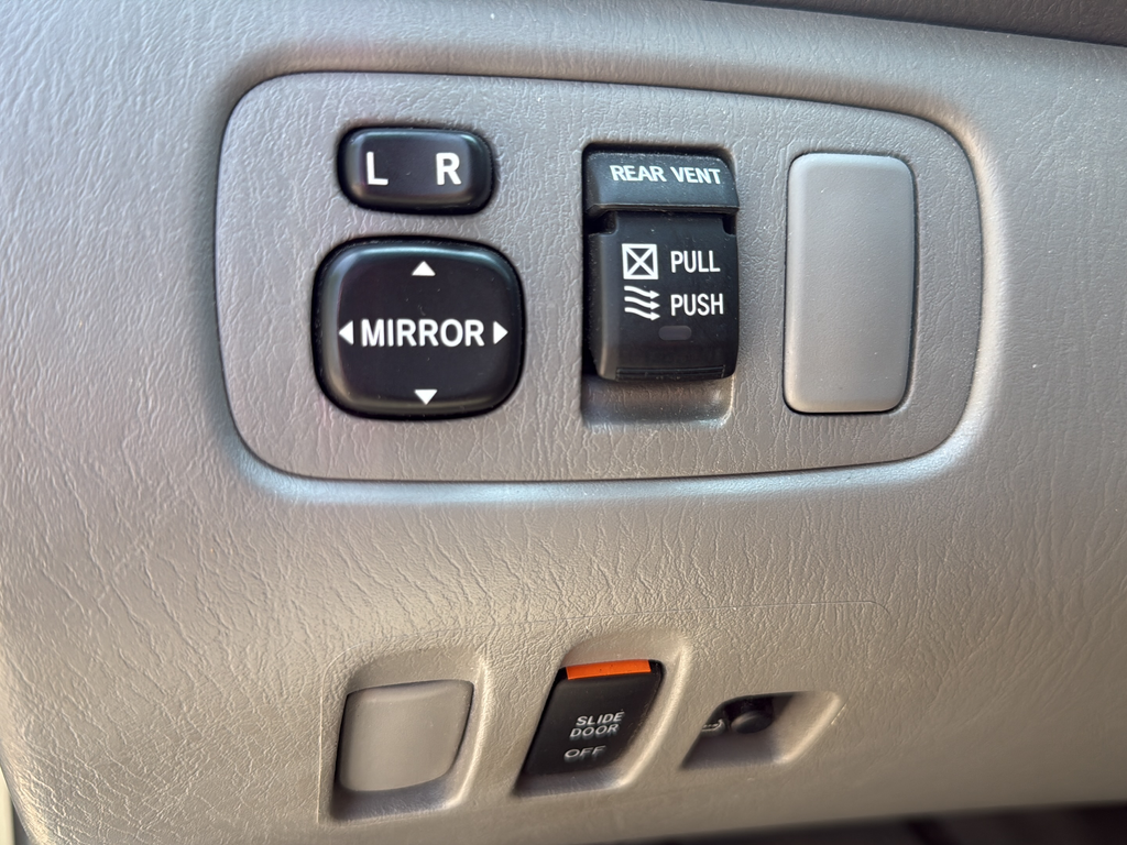 Used 2009  Toyota LE image 13