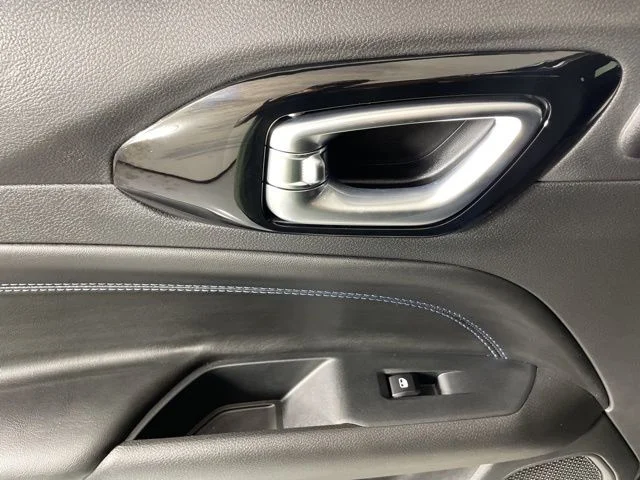 New 2026 Black Jeep Latitude image 38