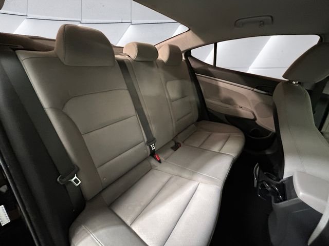 Used 2017 Black Hyundai SE image 16
