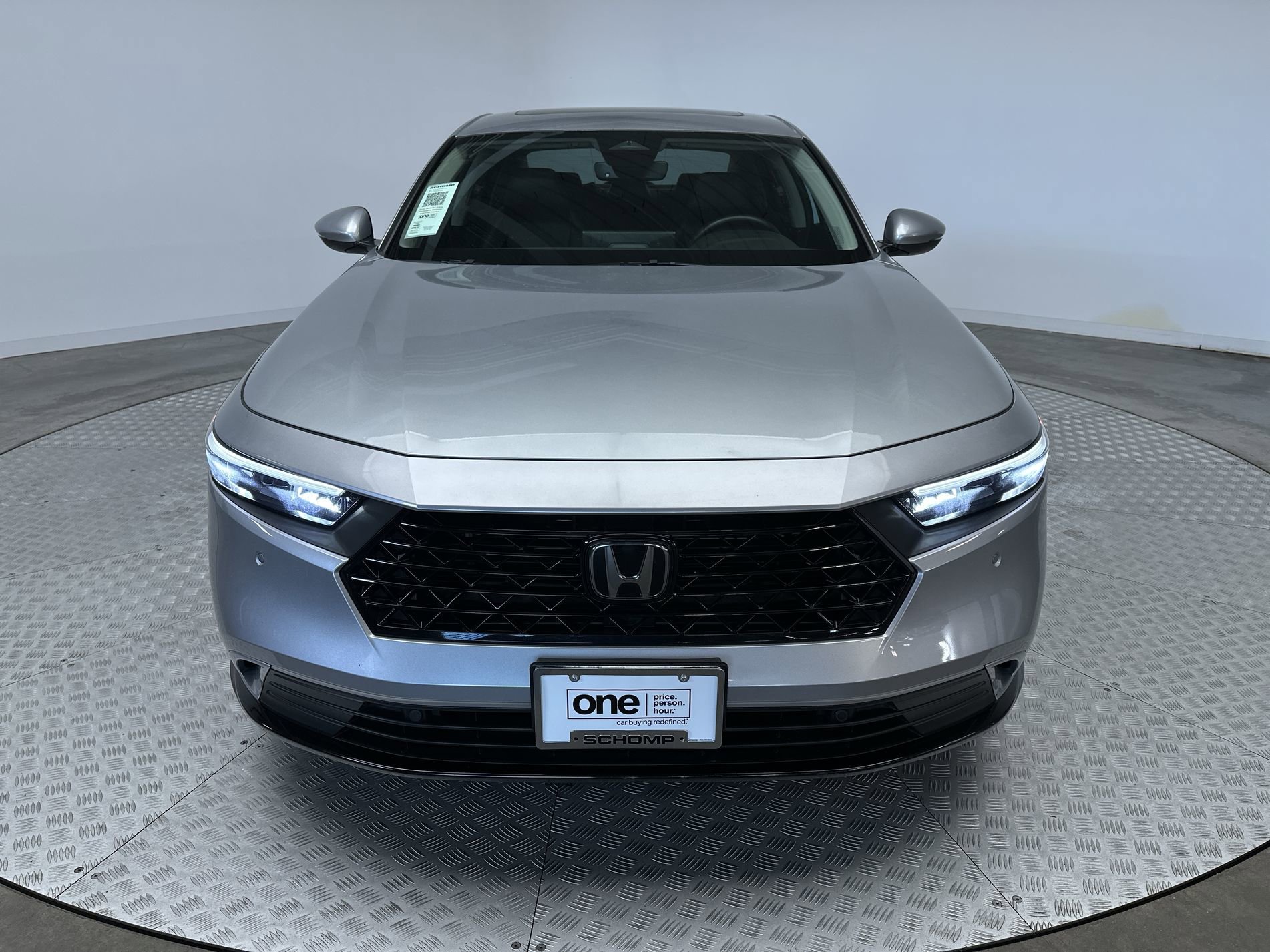 Used 2024 Solar Silver Metallic Honda EX-L image 28