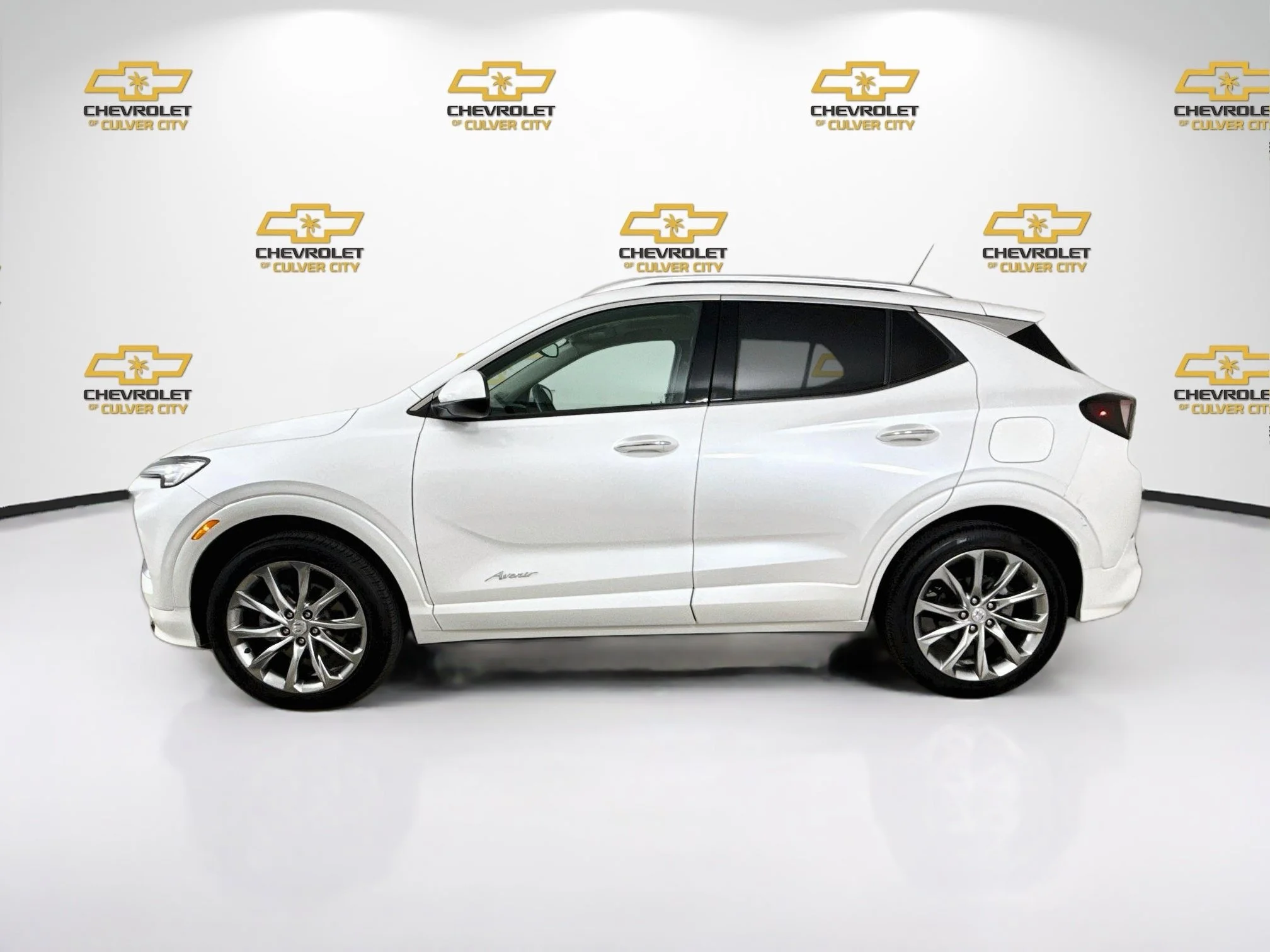 Used 2024 White Frost Tricoat Buick Avenir image 5