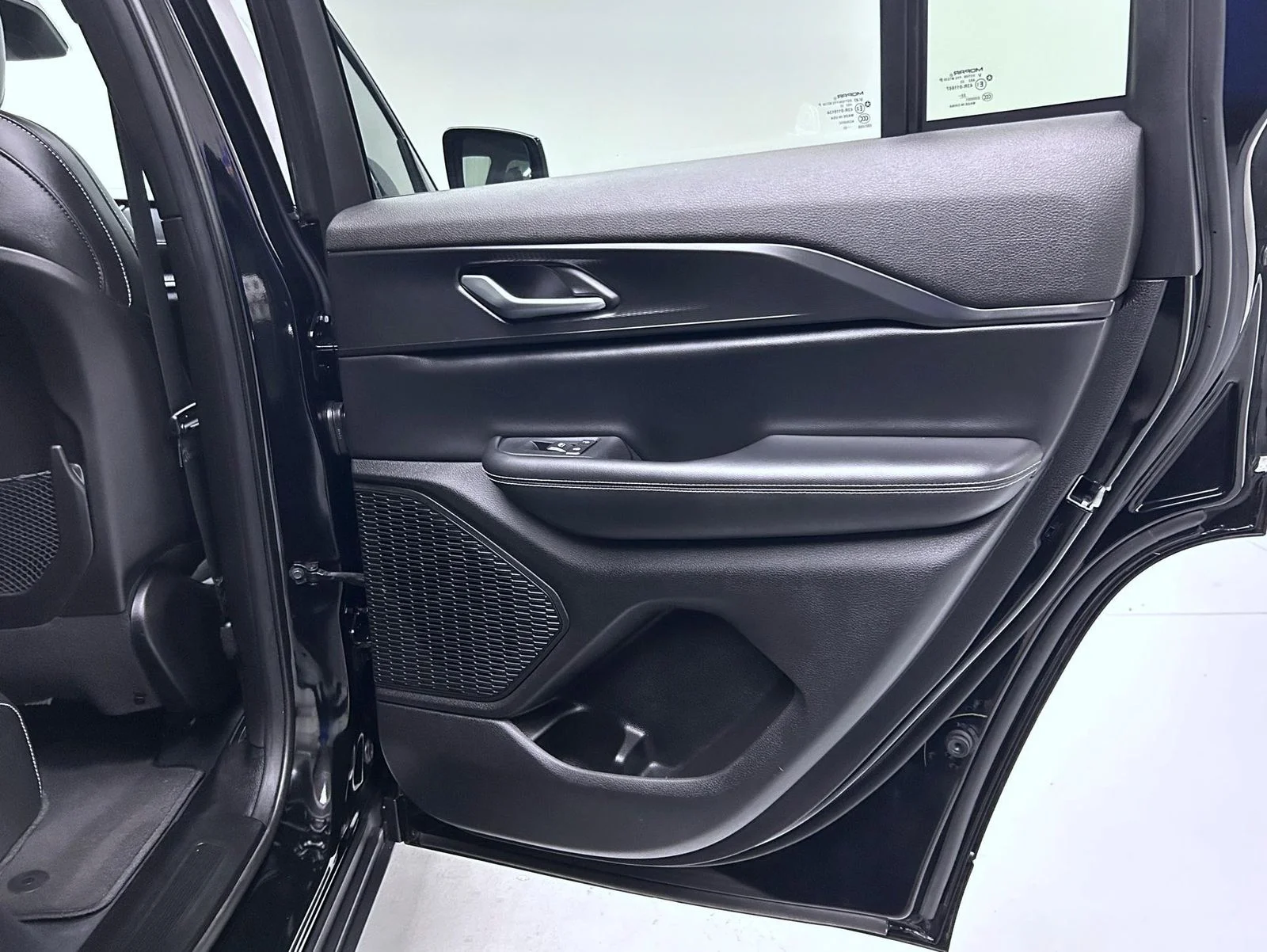 Used 2023 Black Jeep Altitude X image 17