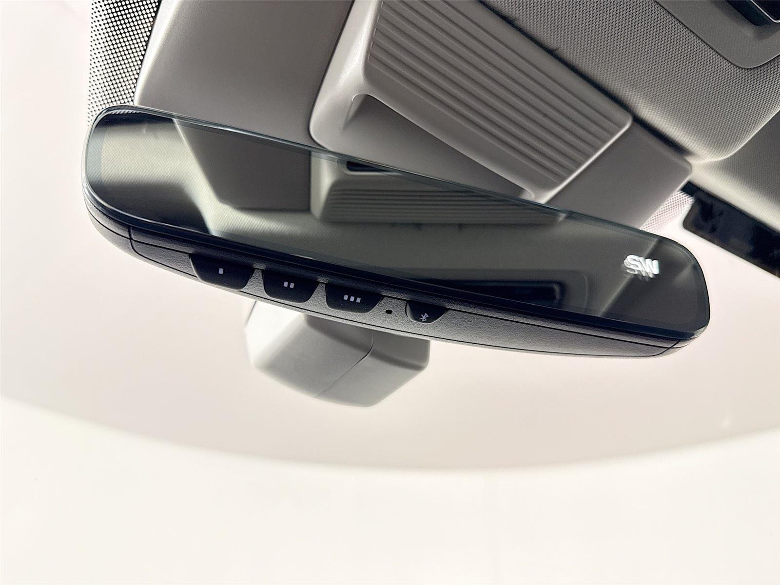 Used 2025 Platinum Gray Metallic Volkswagen SE image 21