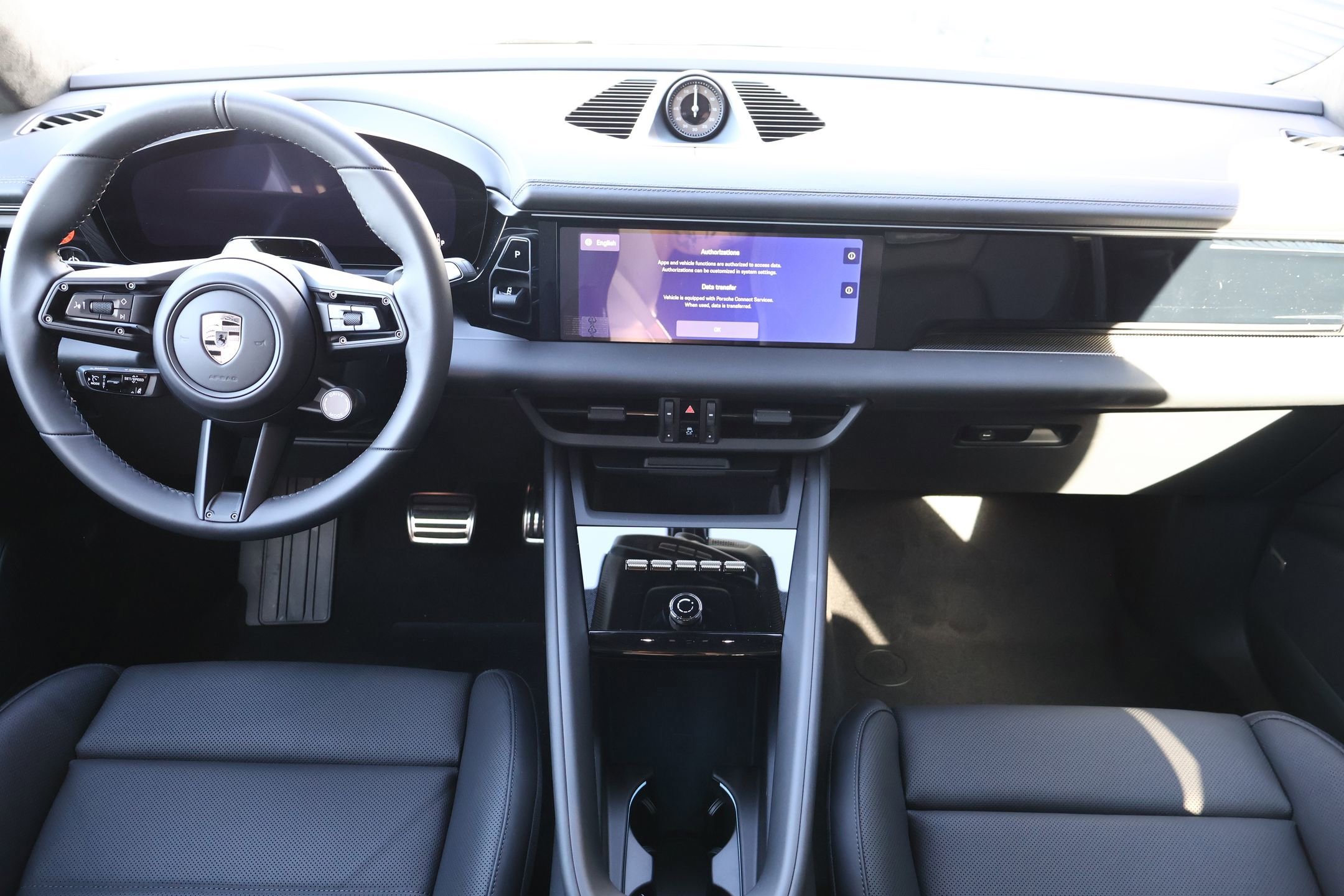 2026 Porsche Macan Turbo Electric - Photo 19