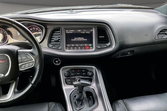 Used 2022 White Dodge SXT image 6