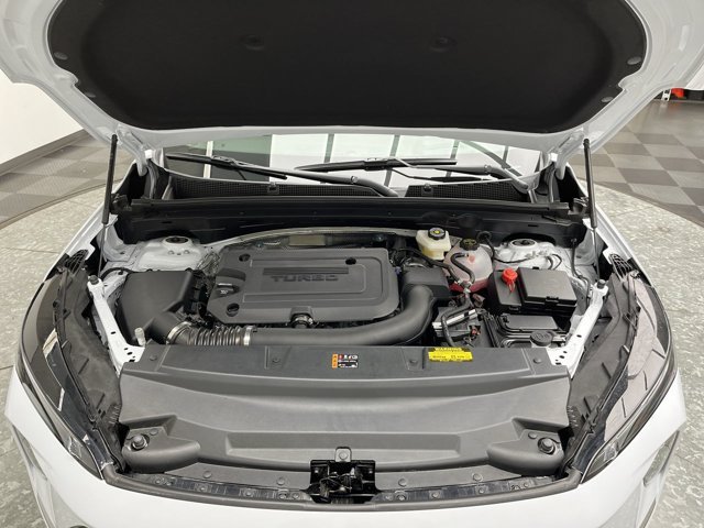 Used 2026 Iridescent White Tricoat Buick Sport Touring image 30