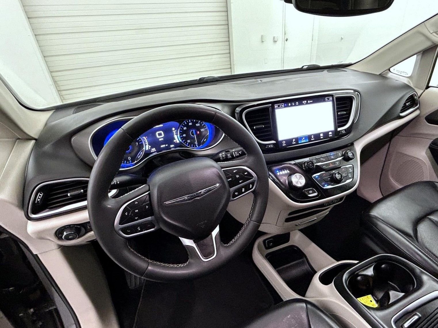 Used 2023 White Chrysler Touring L image 13