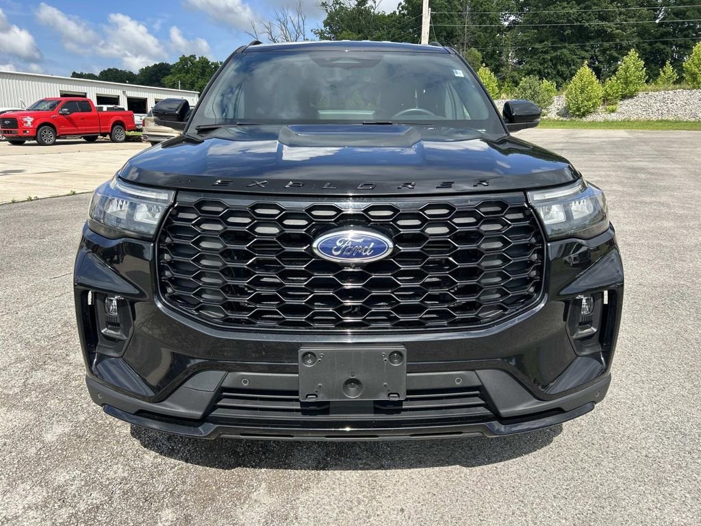 Used 2025 Agate Black Metal Ford ST-Line image 9