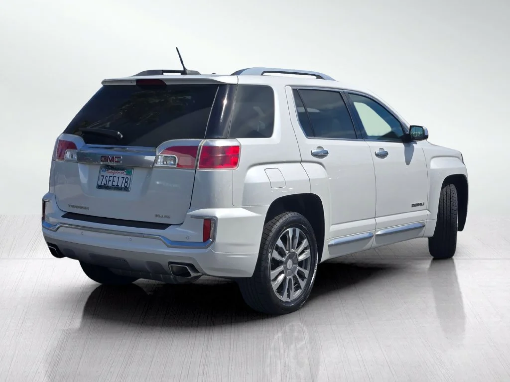 Used 2016 White Frost GMC Denali image 4