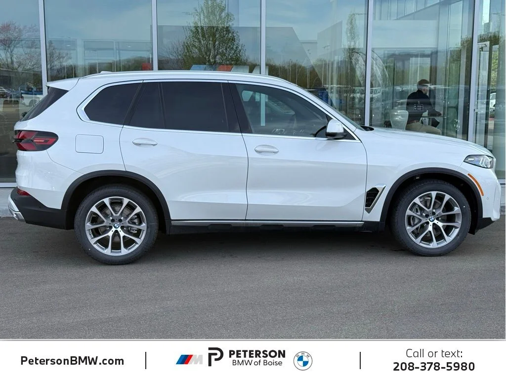 New 2026 White BMW xDrive40i image 6