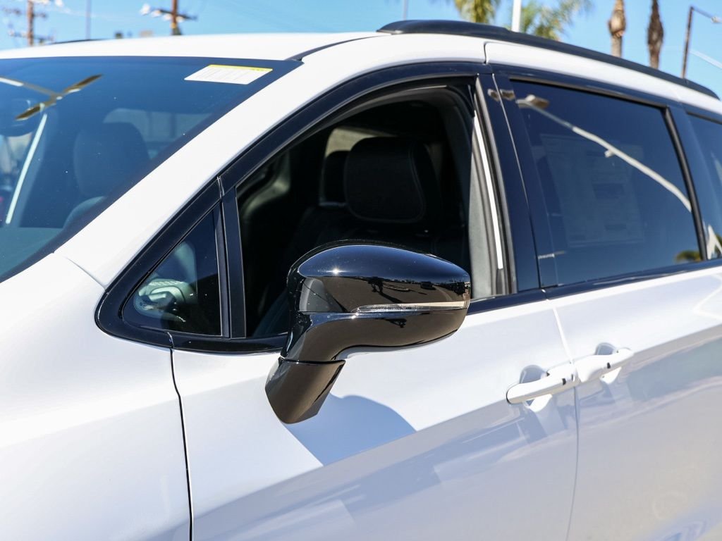 New 2026 Bright White Clear-Coat Exterior Paint Chrysler Select image 11