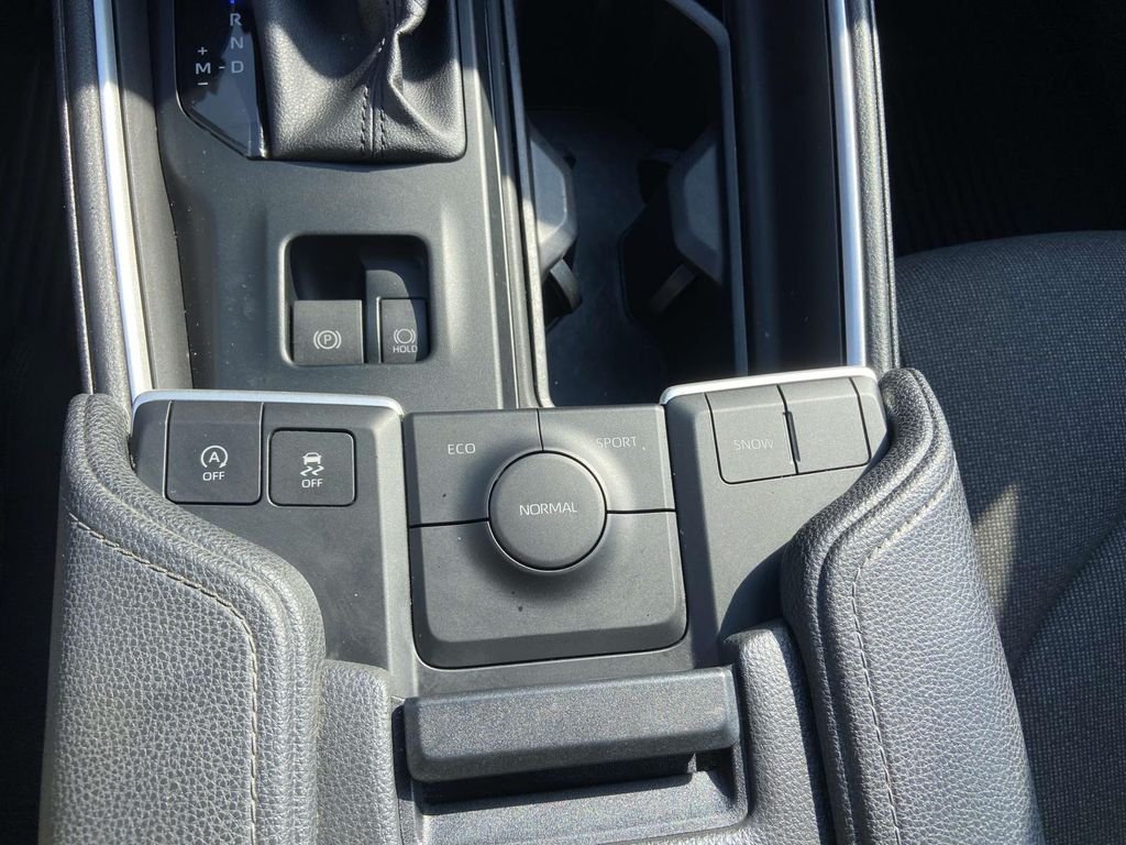 Used 2025 White Toyota LE image 27