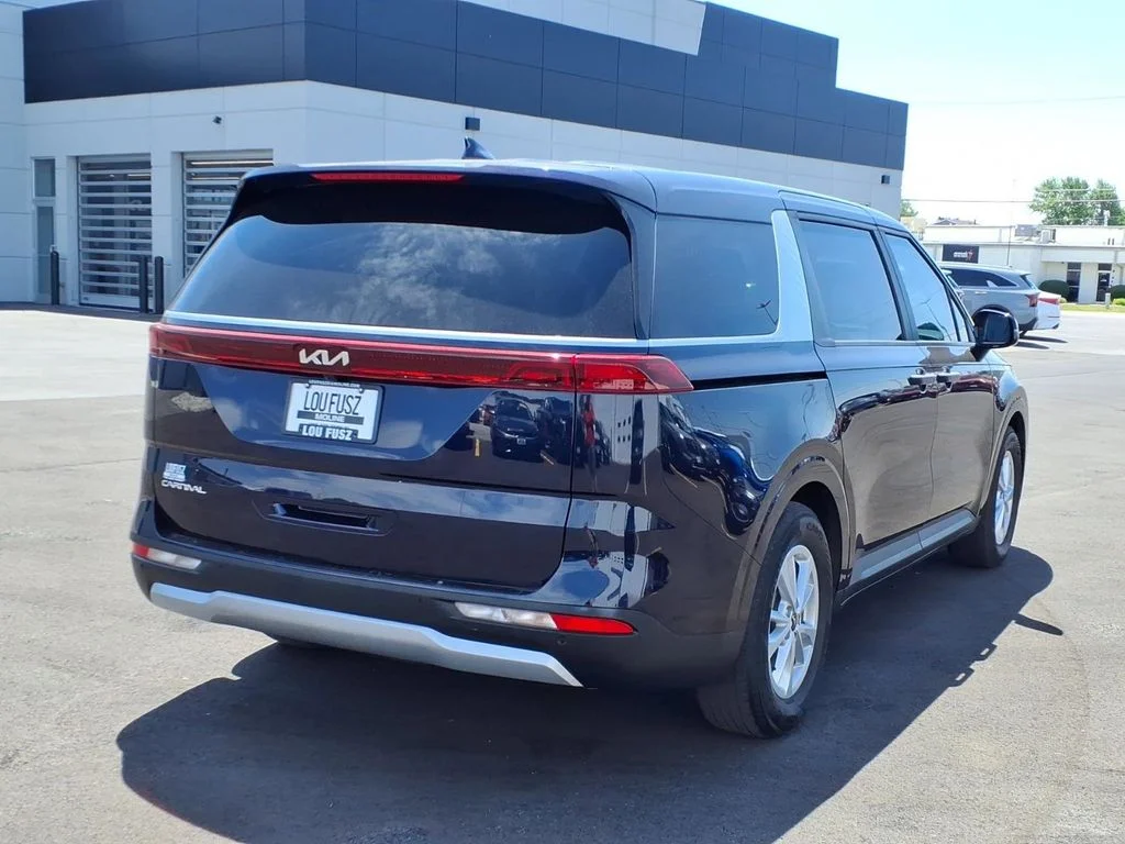 Used 2023 Blue Kia LX Seat Package image 4