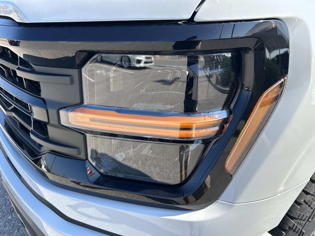 New 2026 Avalanche Ford XLT image 9