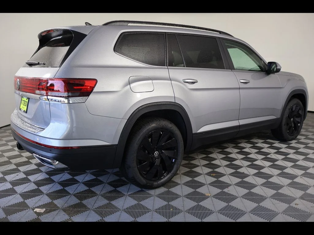 New 2026 Silver Volkswagen SE w/Technology image 6
