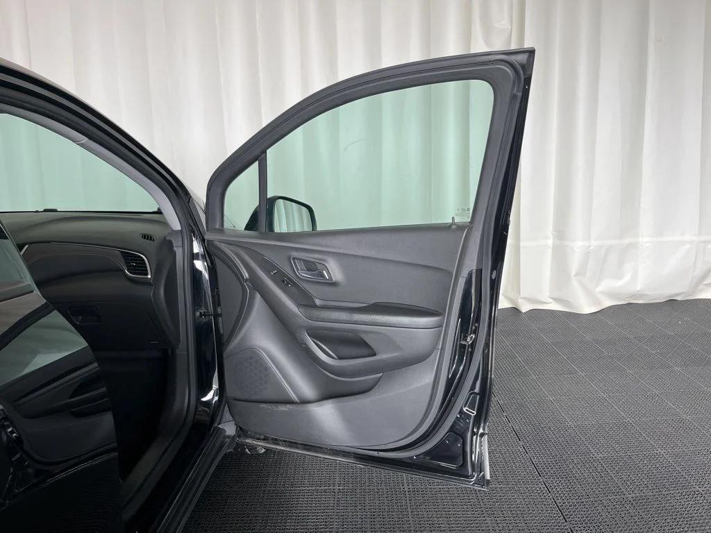 Used 2022 Black Chevrolet LT image 17