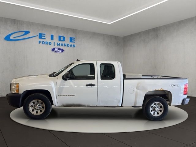 Used 2008 White Chevrolet Work Truck image 9