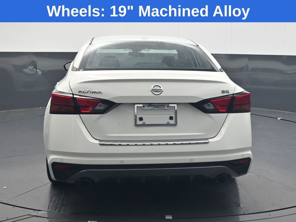 Used 2022 White Nissan 2.5 SR image 5